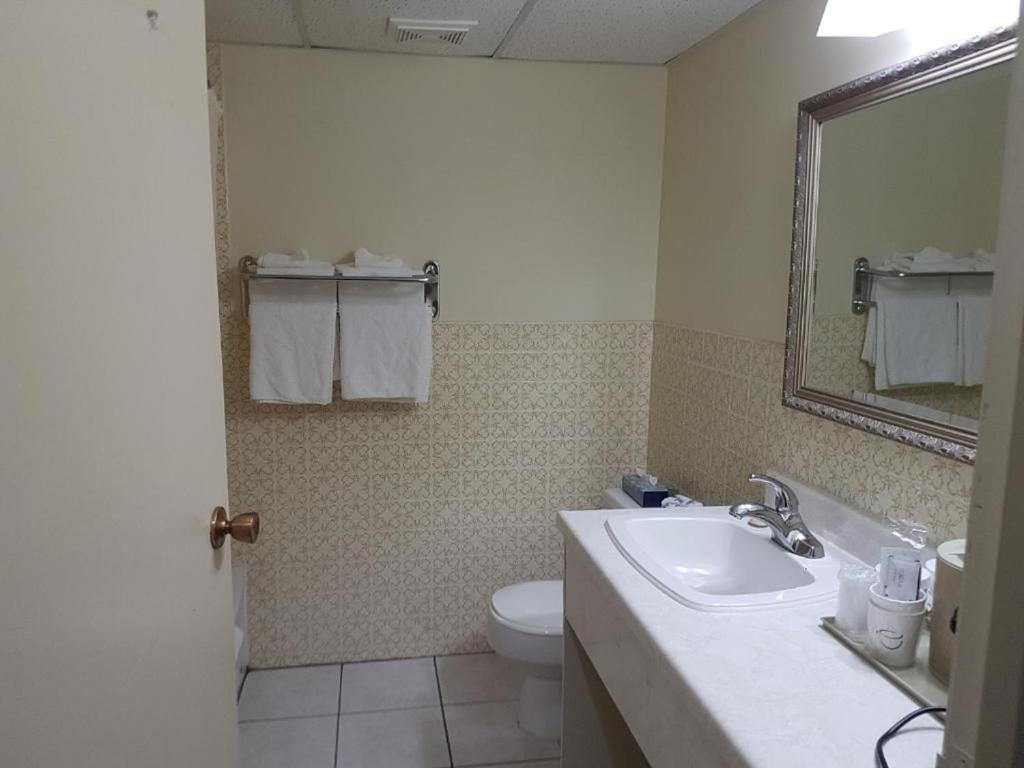 Owen Sound Inn Bagian luar foto